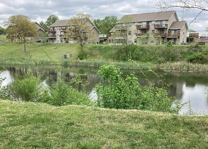 A Little Lake Retreat